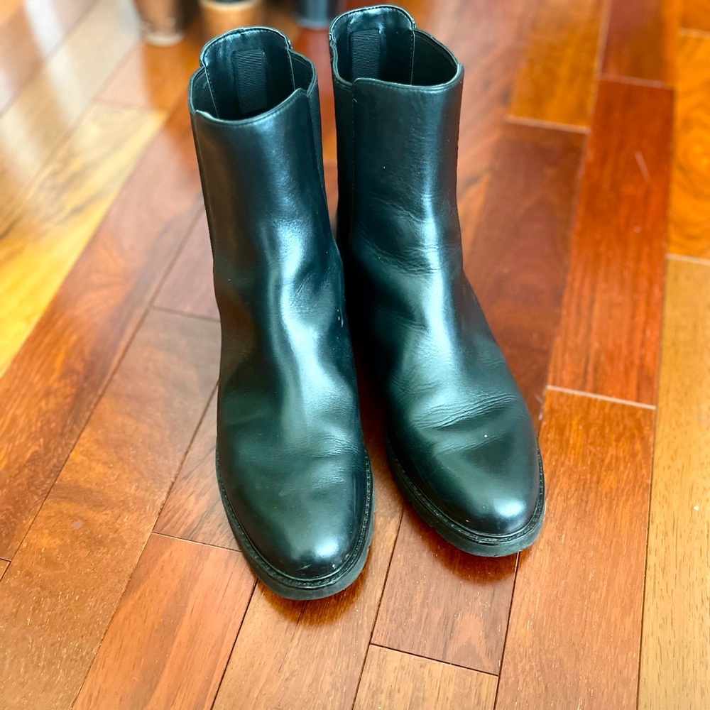Stuart Weizmann Booties. 2 years old and in good shape with minimal wear.